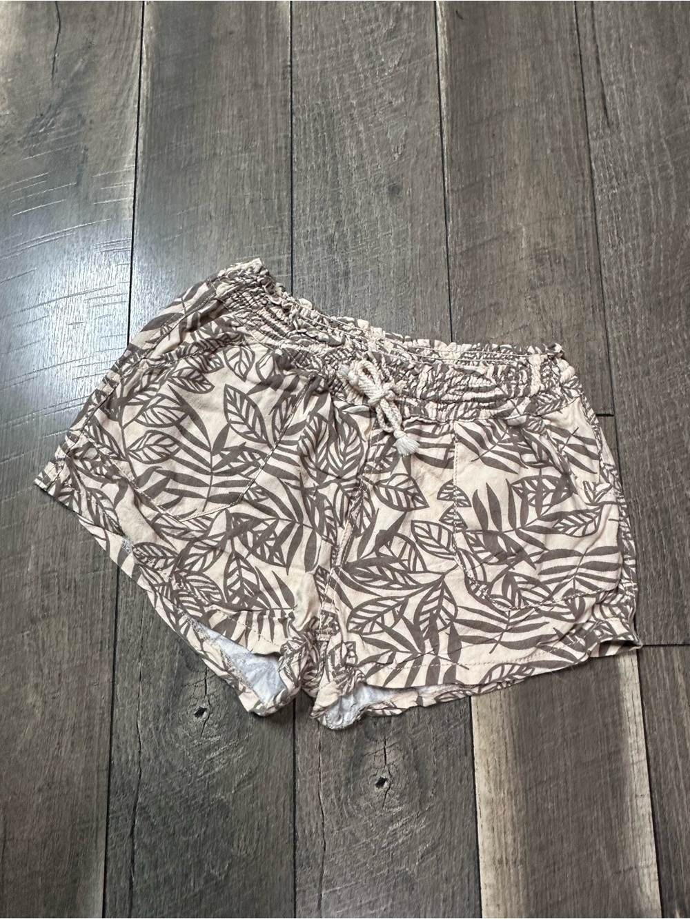 April Kiss Palm Leaves Shorts